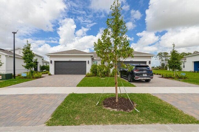 Building Photo - 10307 Dreamweaver Rd