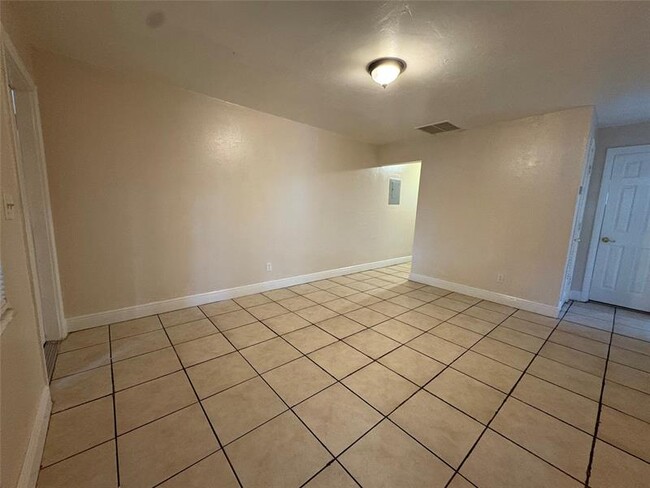 Foto del edificio - 5800 NW 15th St