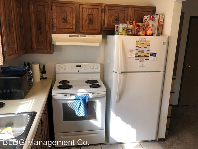 Foto del edificio - 457 Spruce Dr