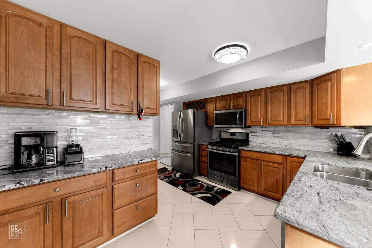 Building Photo - 15513 Whitehall Ln