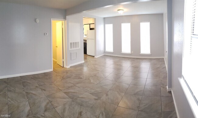 Building Photo - 2 br, 2 bath 4plex - 402 Manuel Dr Unit C