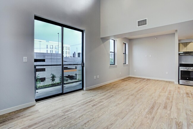 Building Photo - 3113 St Charles St