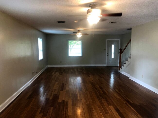 Foto del edificio - 207 Timothy Dr
