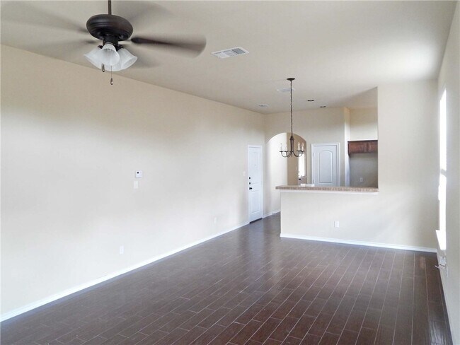 Building Photo - Beautiful 3 Bedroom Luxury Townhome, Kyle,...