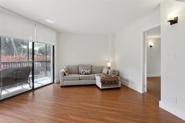 Foto del edificio - 3101 N Country Club Dr