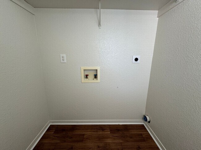 Building Photo - 3400 Cantabrian Dr