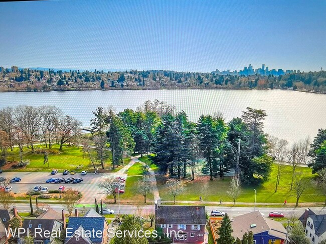 Building Photo - 4 br, 2.5 bath House - 7235 W Green Lake D...