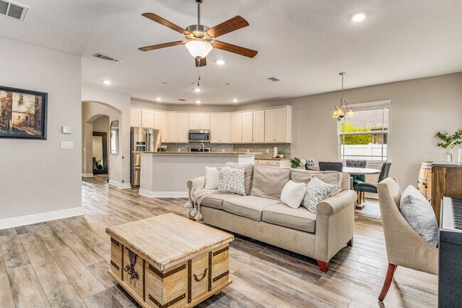 Foto del edificio - Bright and beautiful home in Windward Cove...