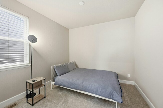 Building Photo - 17952 Tree Sparrow Ave