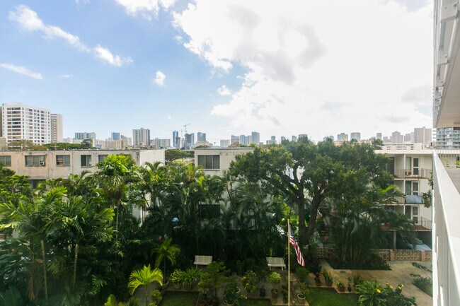Building Photo - 1617 Keeaumoku St