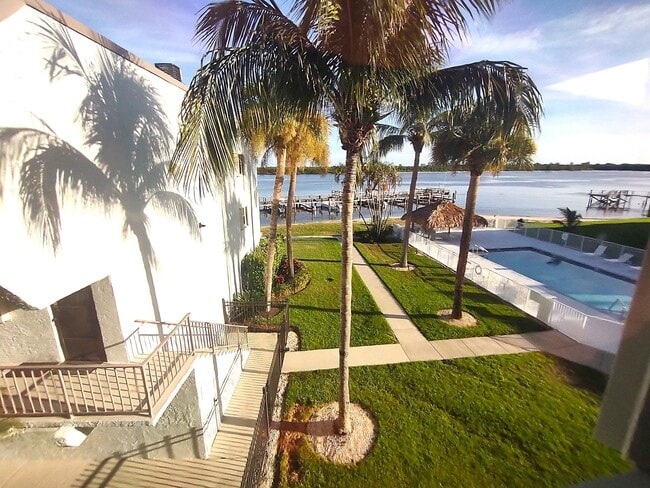 Foto del edificio - 1300 Seaway Dr