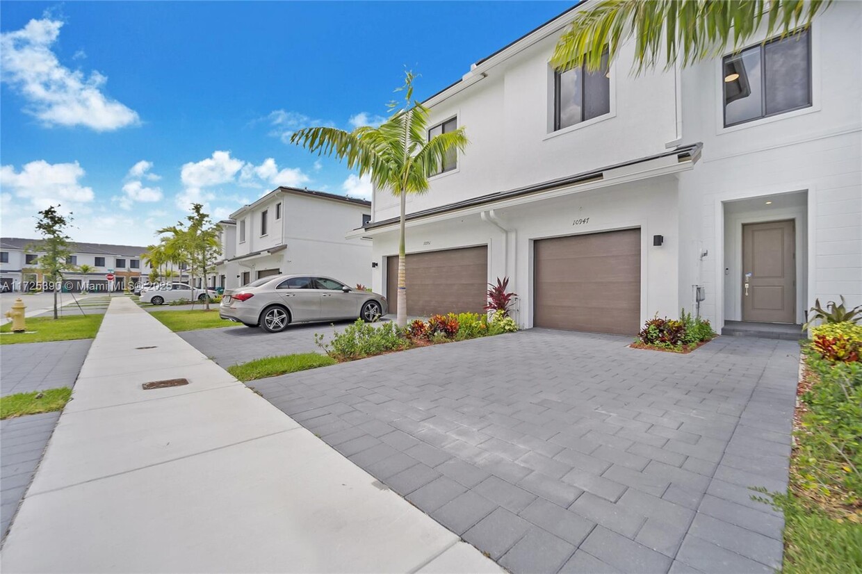 Foto principal - 10947 SW 233rd St