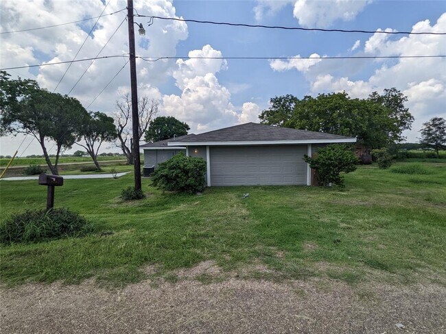 Foto del edificio - 383 County Rd 227