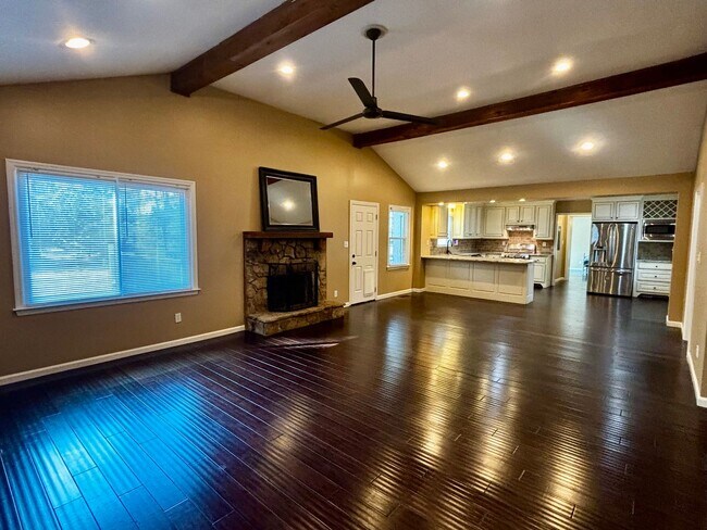 Foto del edificio - 125 Lantern Ridge Dr