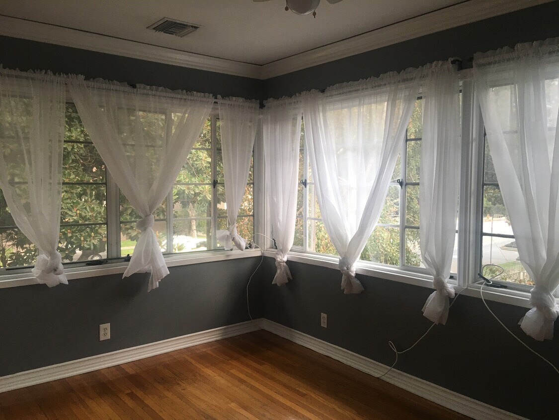 Foto principal - 5009 Cahuenga Blvd