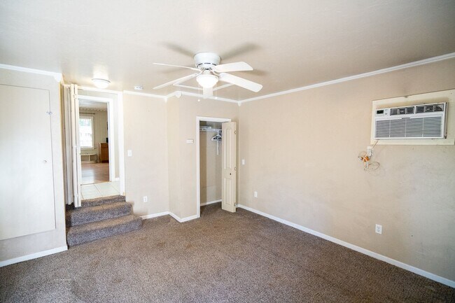 Foto del edificio - 2808 NW 24th St Duplex