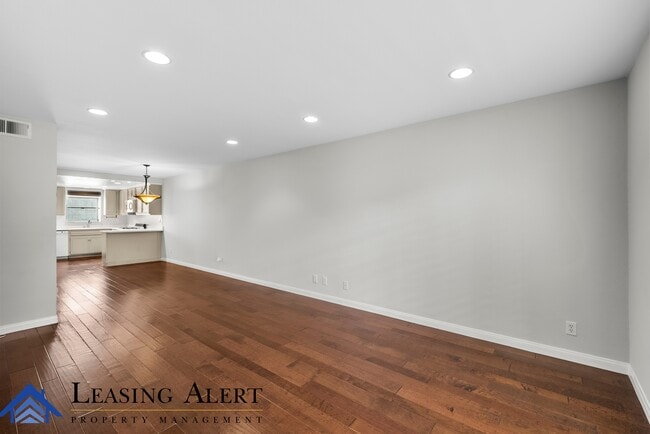 Building Photo - 26914 Rainbow Glen Dr