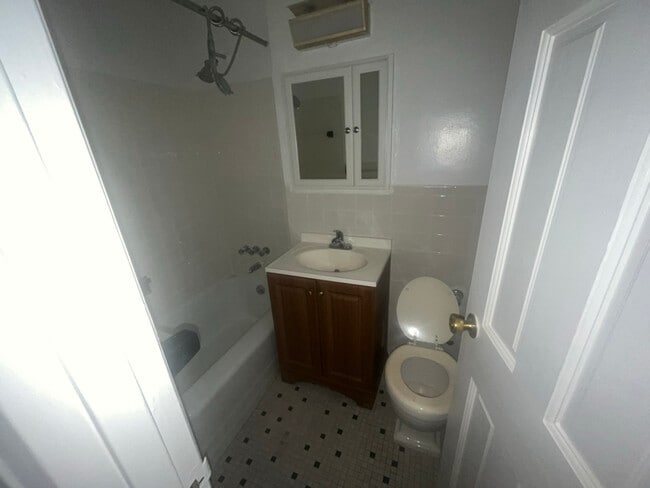 Photo - 66-01 Burns St House