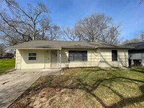 Building Photo - 6139 Belcrest St
