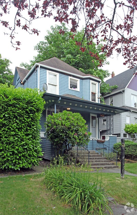 Building Photo - 216 Tacoma Ave N