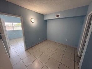 Building Photo - 1350 W 53rd St