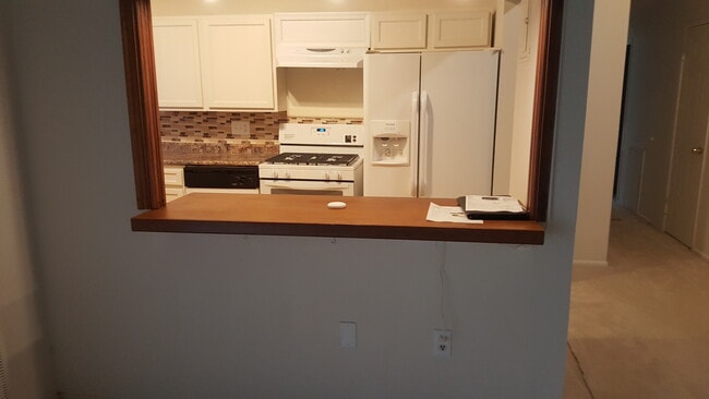 Breakfast bar - 11378 Cherry Hill Rd