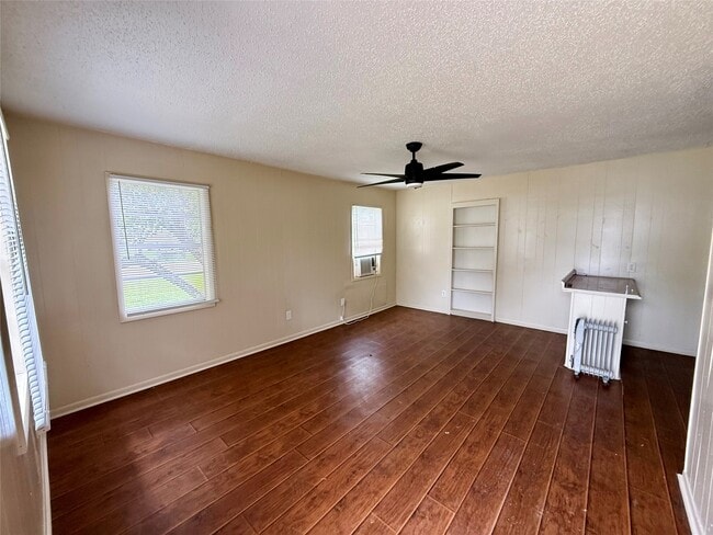 Building Photo - 519 McGuire Ln