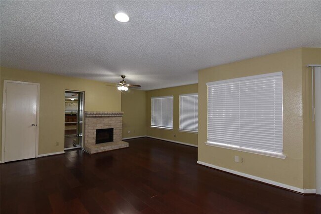 Building Photo - 12400 Overbrook Ln