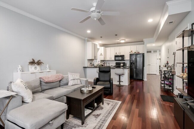 Foto del edificio - 6641 W Belmont Ave