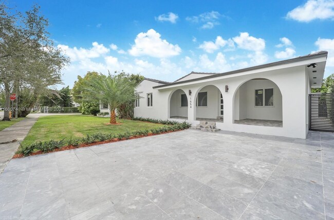 Building Photo - 1654 SW 8th St