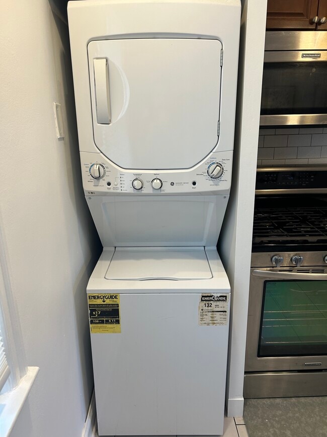 Building Photo - 445 Morris Ave