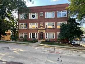 Building Photo - 418 S 4th St