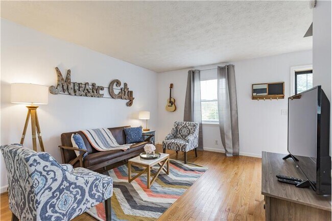 Foto del edificio - 808B Riverside Dr