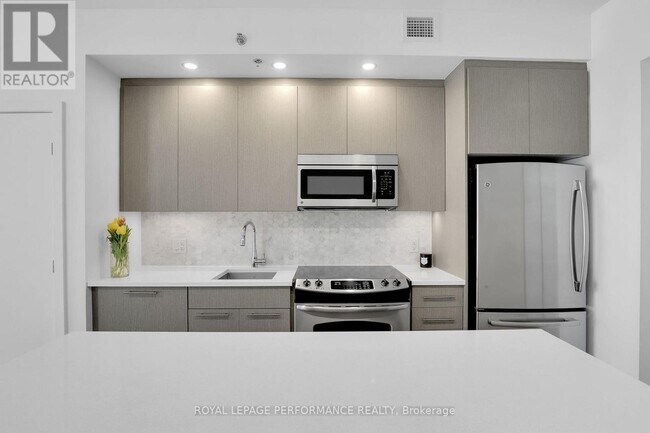 Building Photo - 88 Richmond Rd