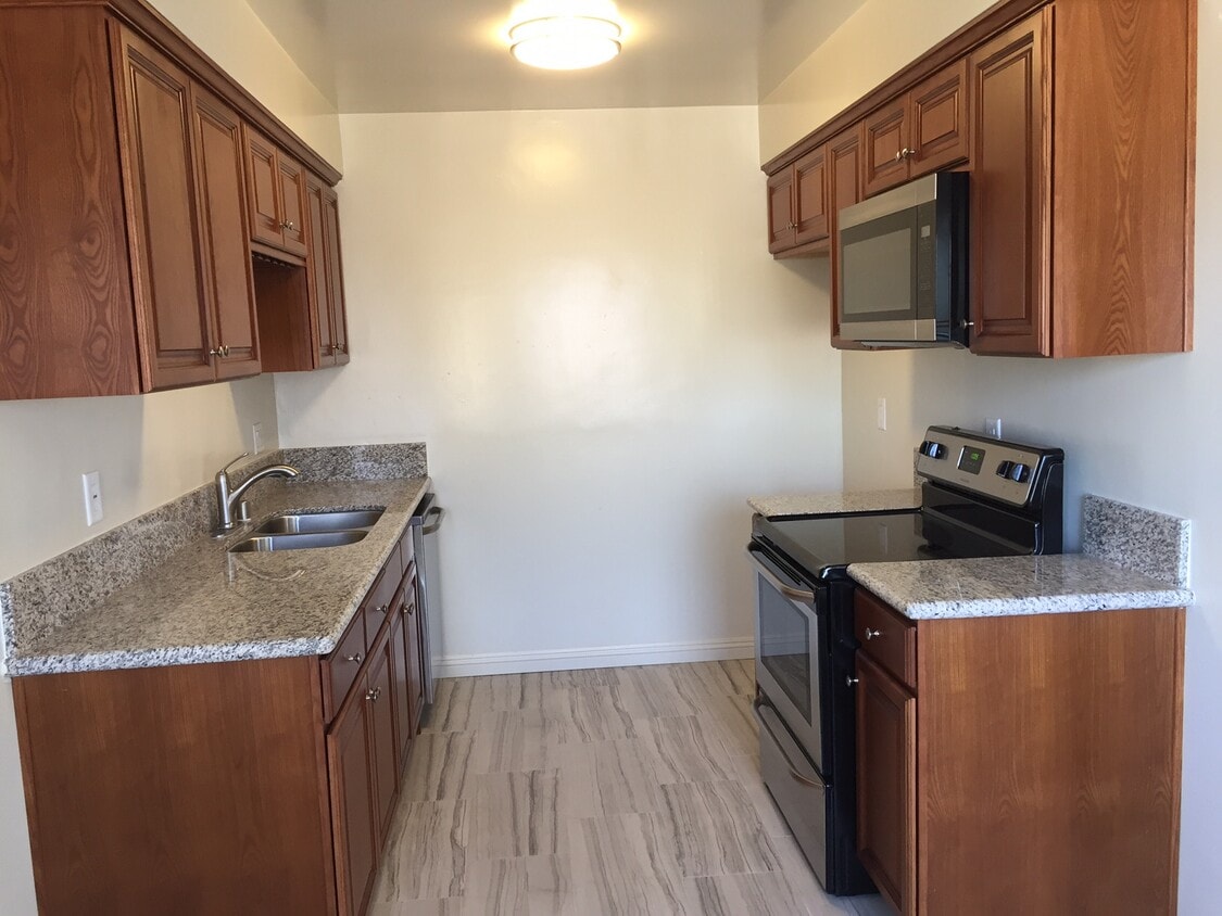 kitchen - 2308 Clark Ln