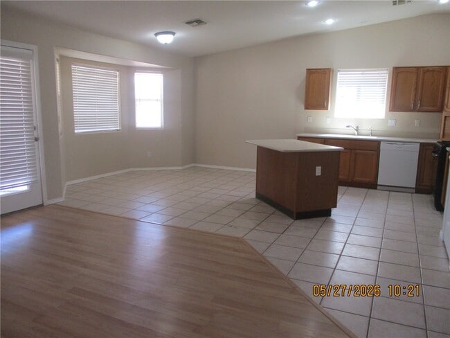 Building Photo - 1903 Owens Lake Dr