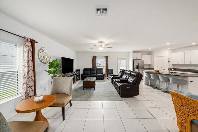 Foto del edificio - 6300 Beverly Hls Dr