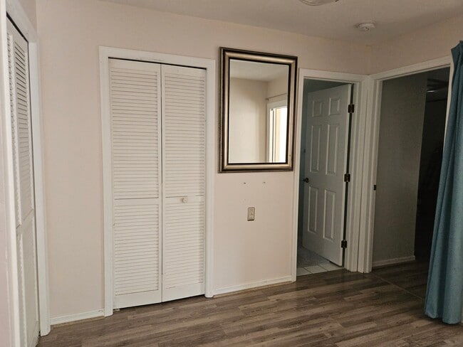 Building Photo - 5889 Sand Oak Dr