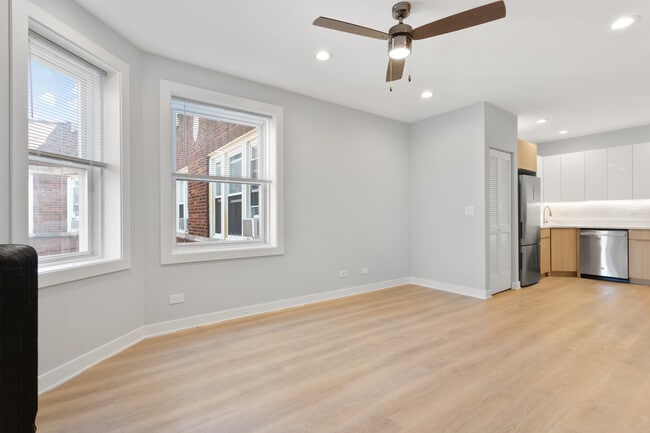 Foto del edificio - 7383 N Damen Ave