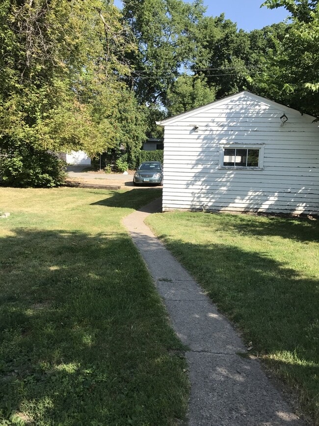 Building Photo - 2320 2nd Ave N