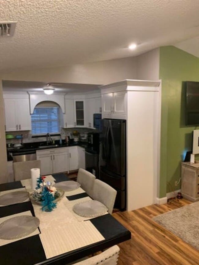 Building Photo - 1345 W 34th St