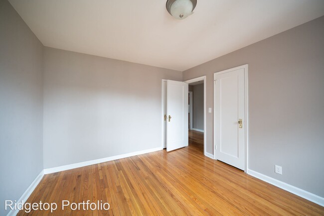 Building Photo - 307-425 Woodland Pl