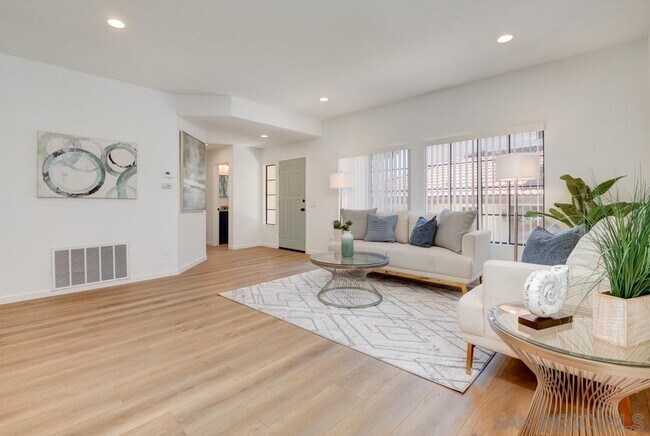 Foto del edificio - 721 Summersong Ln