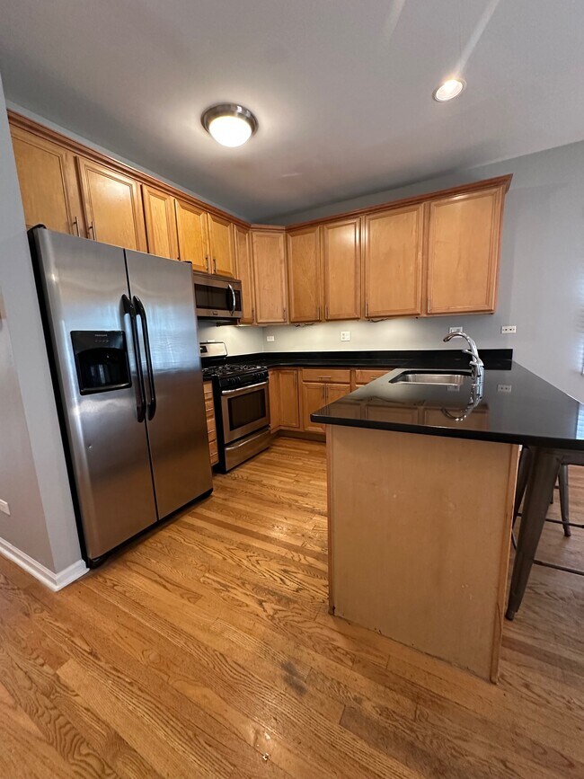 Cocina (1) - 724 N Willard Ct