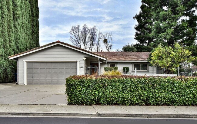 Foto del edificio - 498 Nut Tree Ct