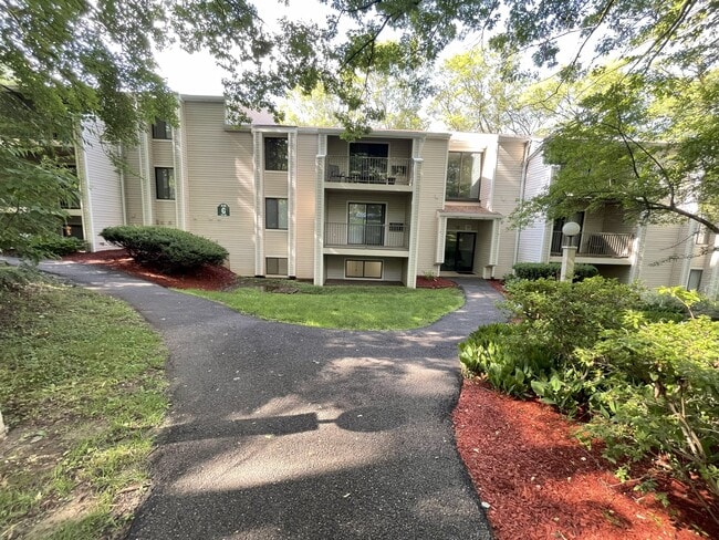 Building Photo - Turtle Creek Apartments at Toftrees