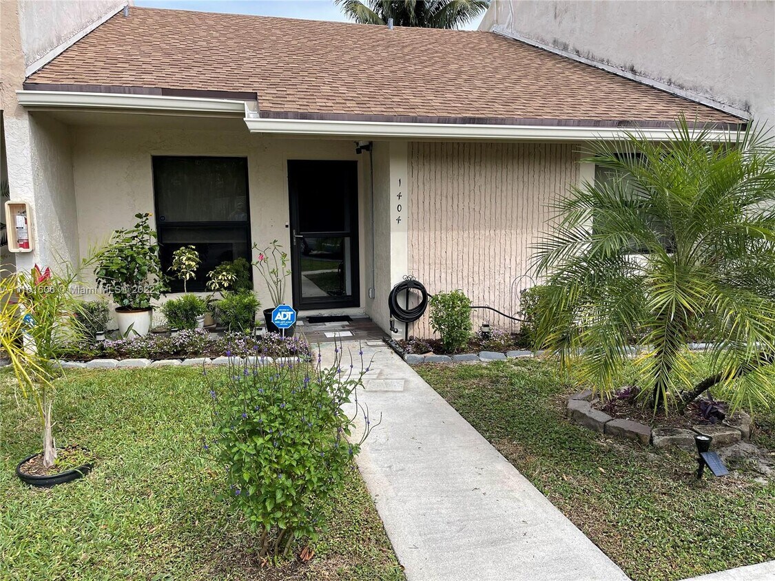 2780 S Oakland Forest Dr Unit 1404, Oakland Park, FL 33309 Condo for