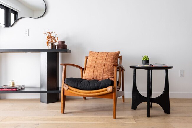 Interior Photo - Estelle