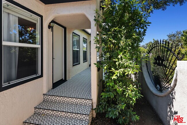 Foto del edificio - 3358 Silver Lake Blvd