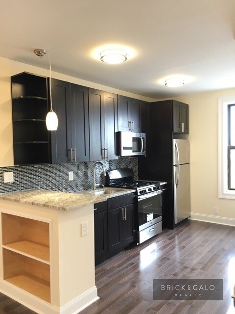 Building Photo - 224 Hinckley Pl
